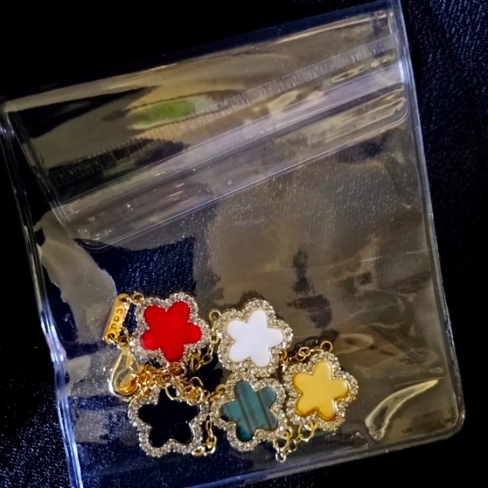 Multicolor five leaf dainty bracelet